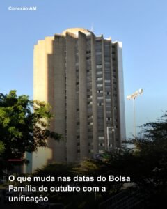Foto de arquivo da sede da Caixa em Brasília, com manchete: O que muda nas datas do Bolsa Família de outubro com a unificação