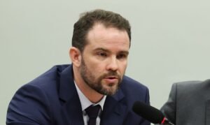 Dario Durigan em reunião da Câmara dos Deputados, em 12 de maio de 2026; foto de arquivo.