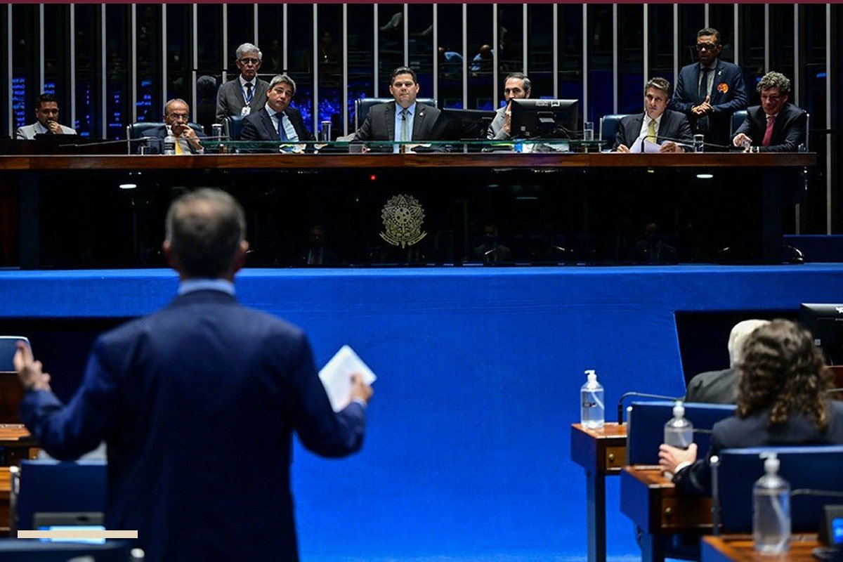 Senadores na mesa do plenário em 15 de outubro de 2026. Foto de Ton Molina/Agência Senado.