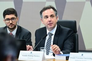 Rodrigo Pacheco em audiência no Senado, em fotografia de arquivo de Geraldo Magela/Agência Senado; não retrata a tramitação atual.