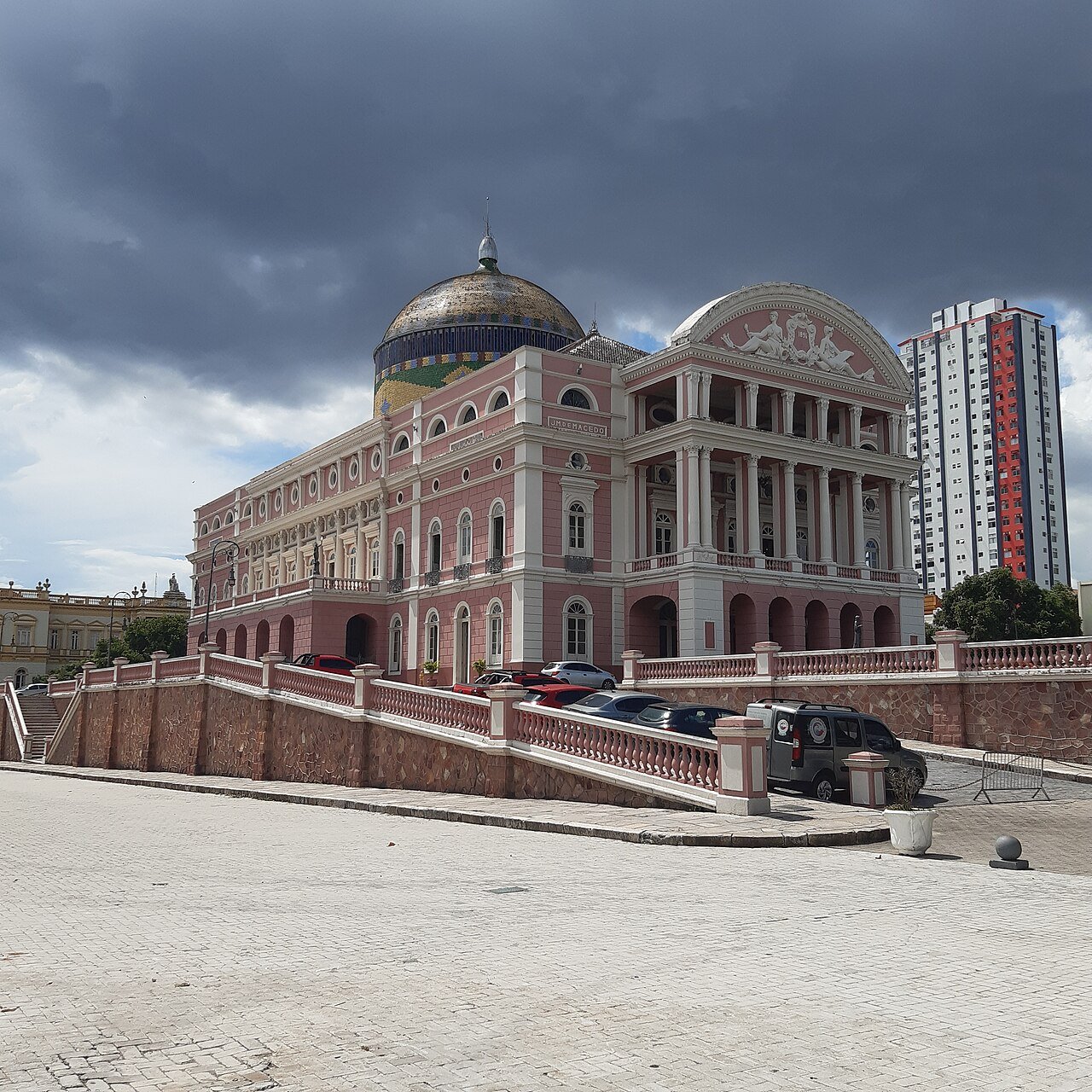 Fachada do Teatro Amazonas em foto de arquivo de fevereiro de 2024; não retrata o clima de hoje.