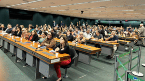 Foto de arquivo: participantes acompanham apresentação sobre o Transferegov no Congresso Nacional em 5 de fevereiro de 2026.
